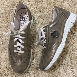 LIKE NEW Ladies Mephisto Yael Style Sneakers